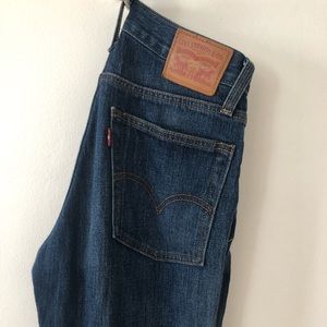 Levi’s - dark denim. Best fits size 26/27.